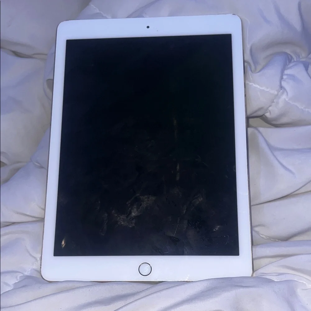 Apple iPad Air 2nd generation in gold unlocked 64 gb